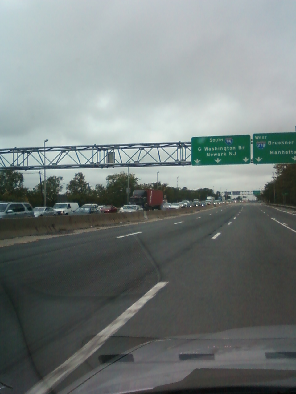 09/28/2011- I-295 southbound gridlock while approaching Throgg's Neck Bridge toll
facility