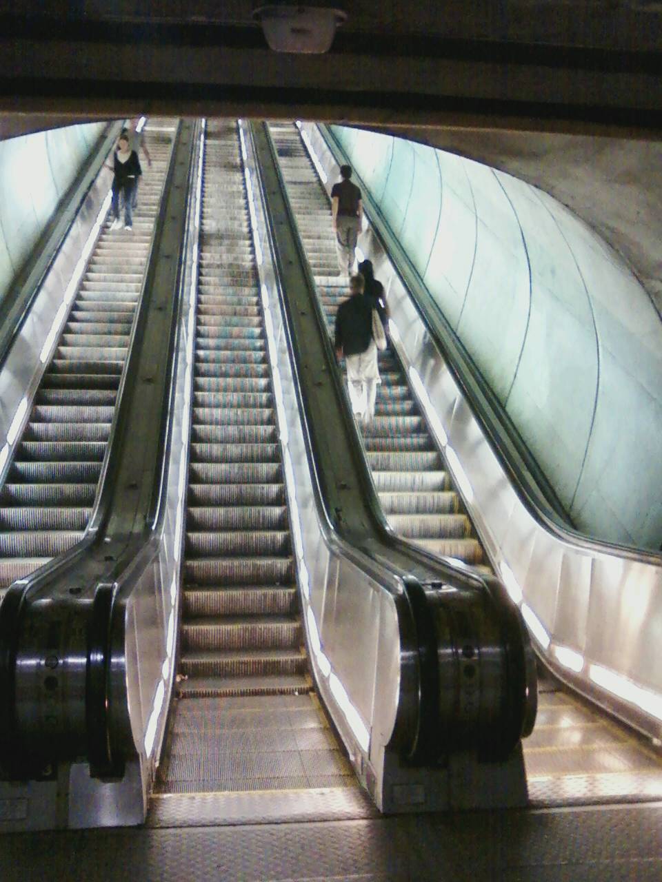 08/24/2011- WMATA/DC
Metro, out of service escalators at DuPont Circle station's southbound
entrance. As of November 2012, there has been much repair work done which
has corrected this issue. For further details, please visit
www.wirelessnotes.org.
